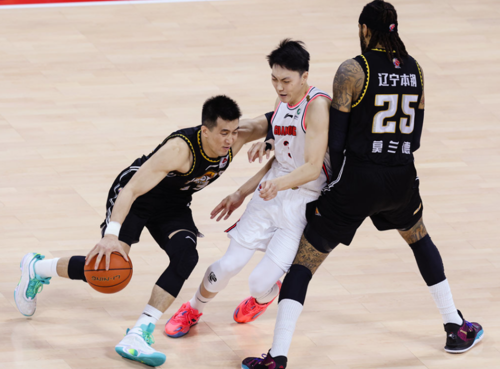 穆古鲁扎回归赛场，关键助攻首场状态亮眼，热火观众沸腾！(关塔那摩监狱为什么在古巴)