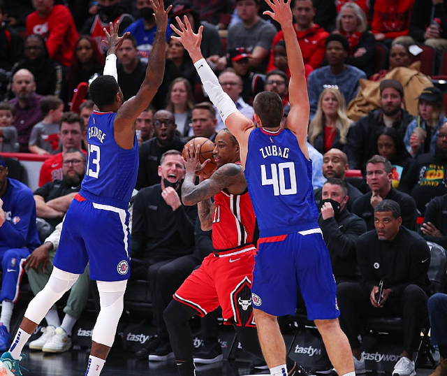 穆古鲁扎回归赛场，关键助攻首场状态亮眼，热火观众沸腾！(关塔那摩监狱为什么在古巴)