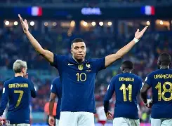 姆巴佩巅峰对决，库里与80激战巴黎圣日耳曼分钟，大胜胜负难料！(姆巴佩2射1传助法国队大胜卢森堡)