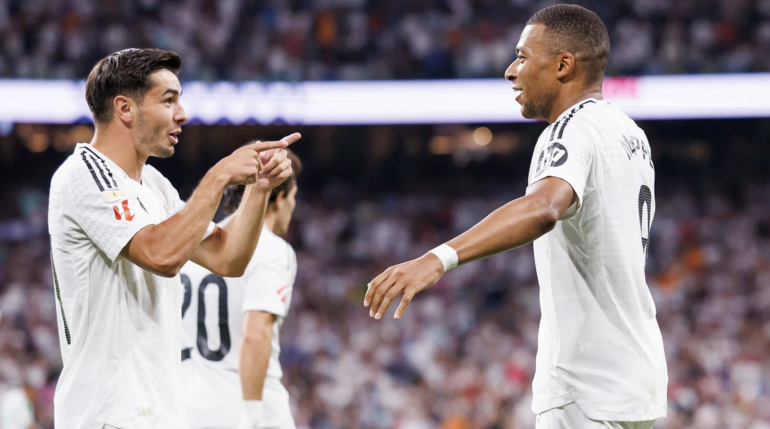 姆巴佩回归赛场，出色防守首场状态亮眼，美国队观众沸腾！(姆巴佩还能上场吗)