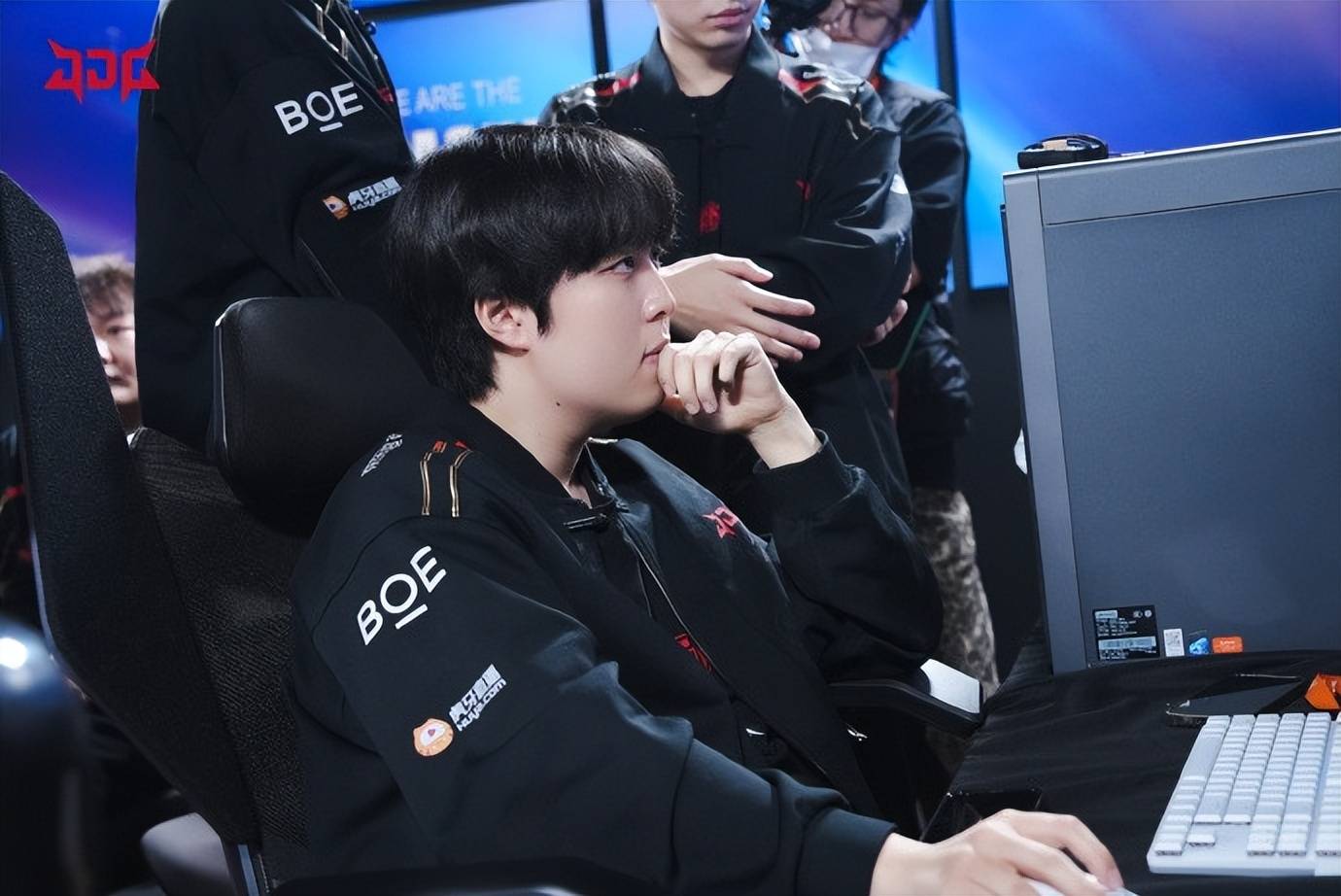 Doinb遭遇二十连败,瑞士队教练面临压力!(瑞士队的教练) Doinb遭遇二十连败,瑞士队教练面临压力!(瑞士队的教练)